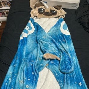 Pugacorn blanket